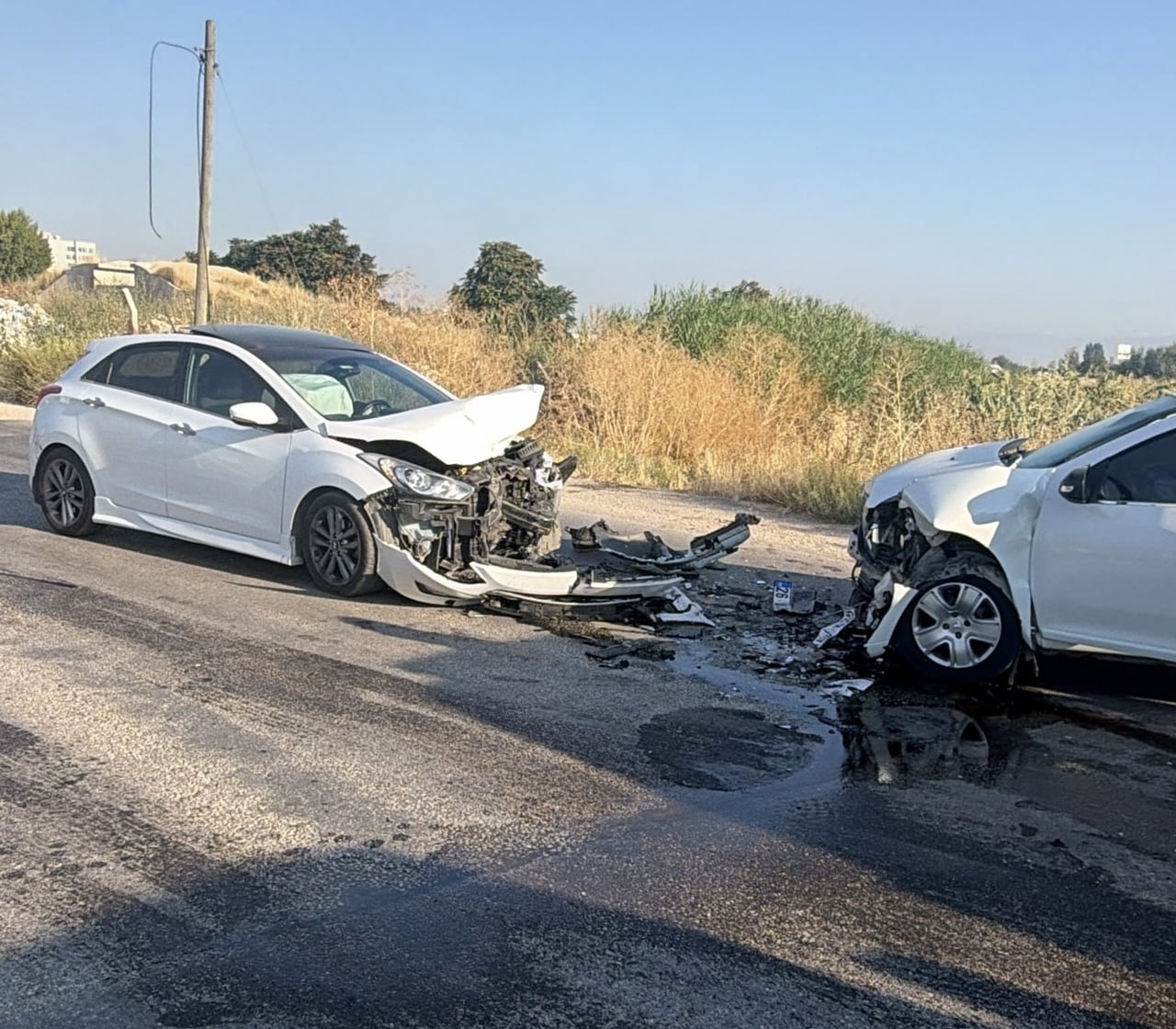 ESKİŞEHİR'İN ODUNPAZARI İLÇESİNDE İKİ OTOMOBİLİN KAFA KAFAYA ÇARPIŞMASI SONUCU MEYDANA GELEN...