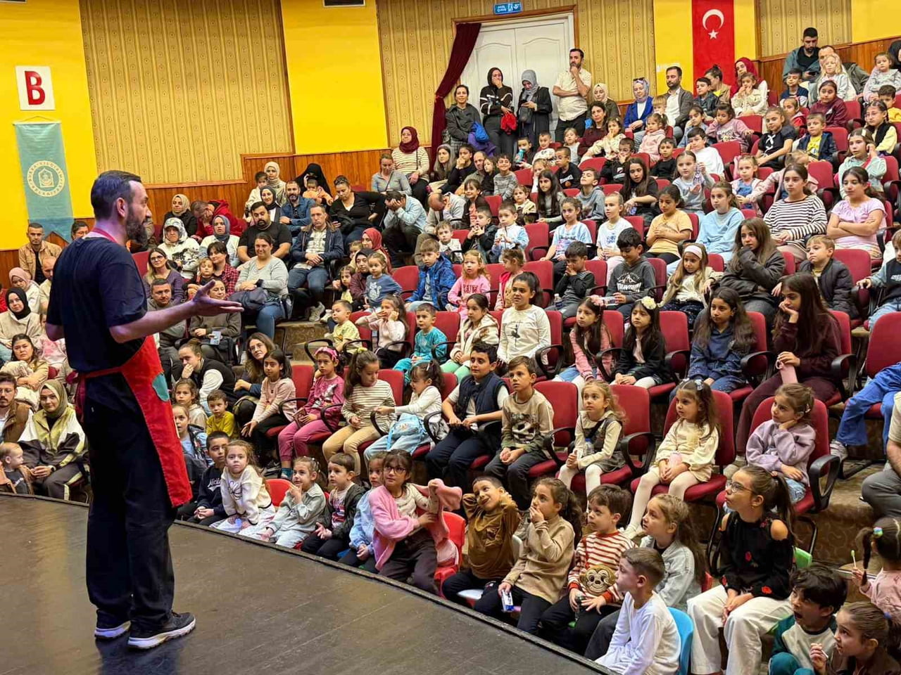 ÇOCUKLARIN KÜLTÜR VE SANATLA İÇ İÇE BÜYÜMESİNİ HEDEFLEYEN YILDIRIM BELEDİYESİ, MİNİK İZLEYİCİLERE...