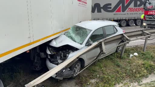 Samsun’da otomobil tır ile çarpıştı: 2 yaralı
