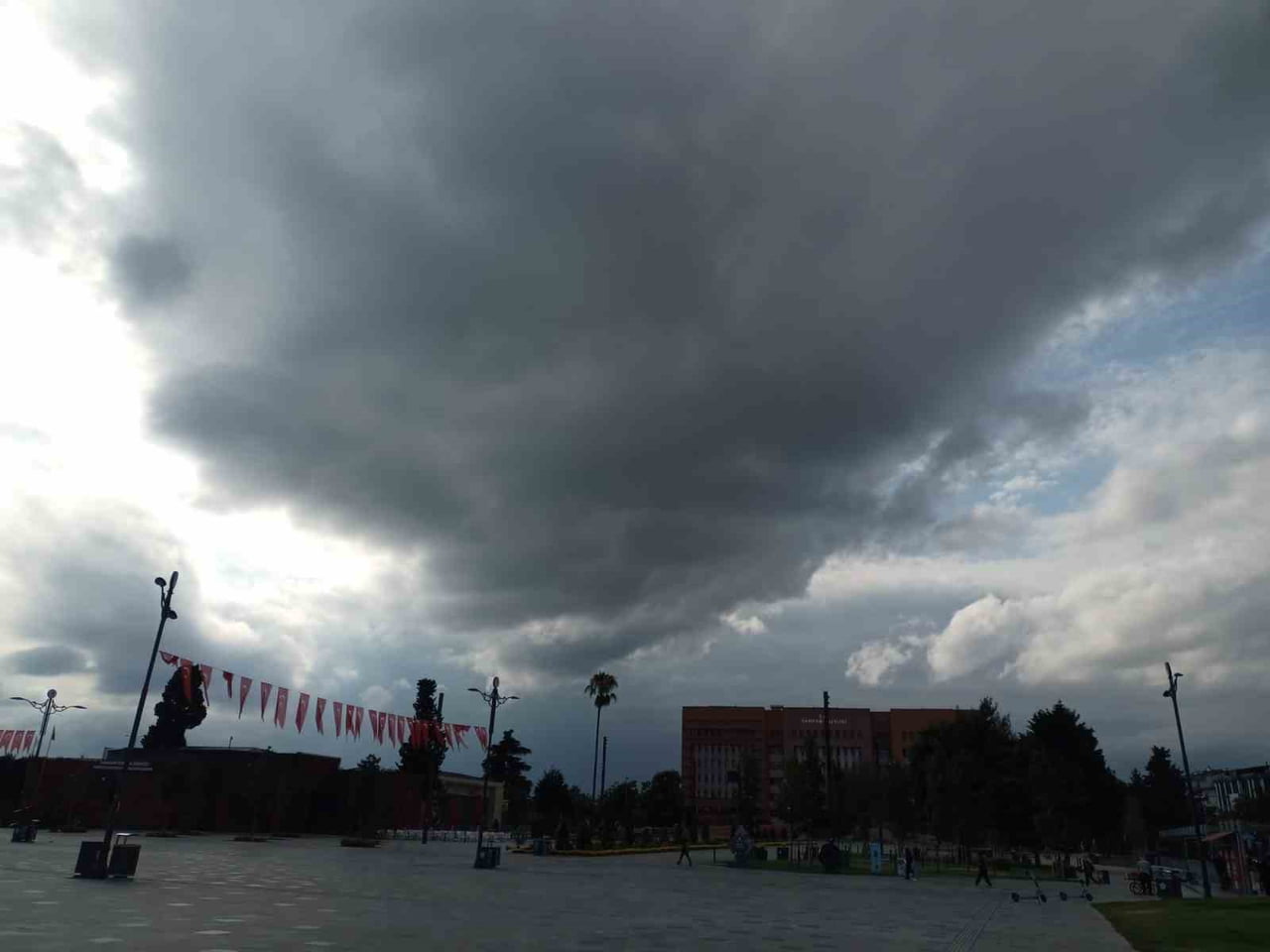 METEOROLOJİ GENEL MÜDÜRLÜĞÜ, SAMSUN'DA KUVVETLİ YEREL VE GÖK GÜRÜLTÜLÜ SAĞANAK YAĞIŞLARIN...