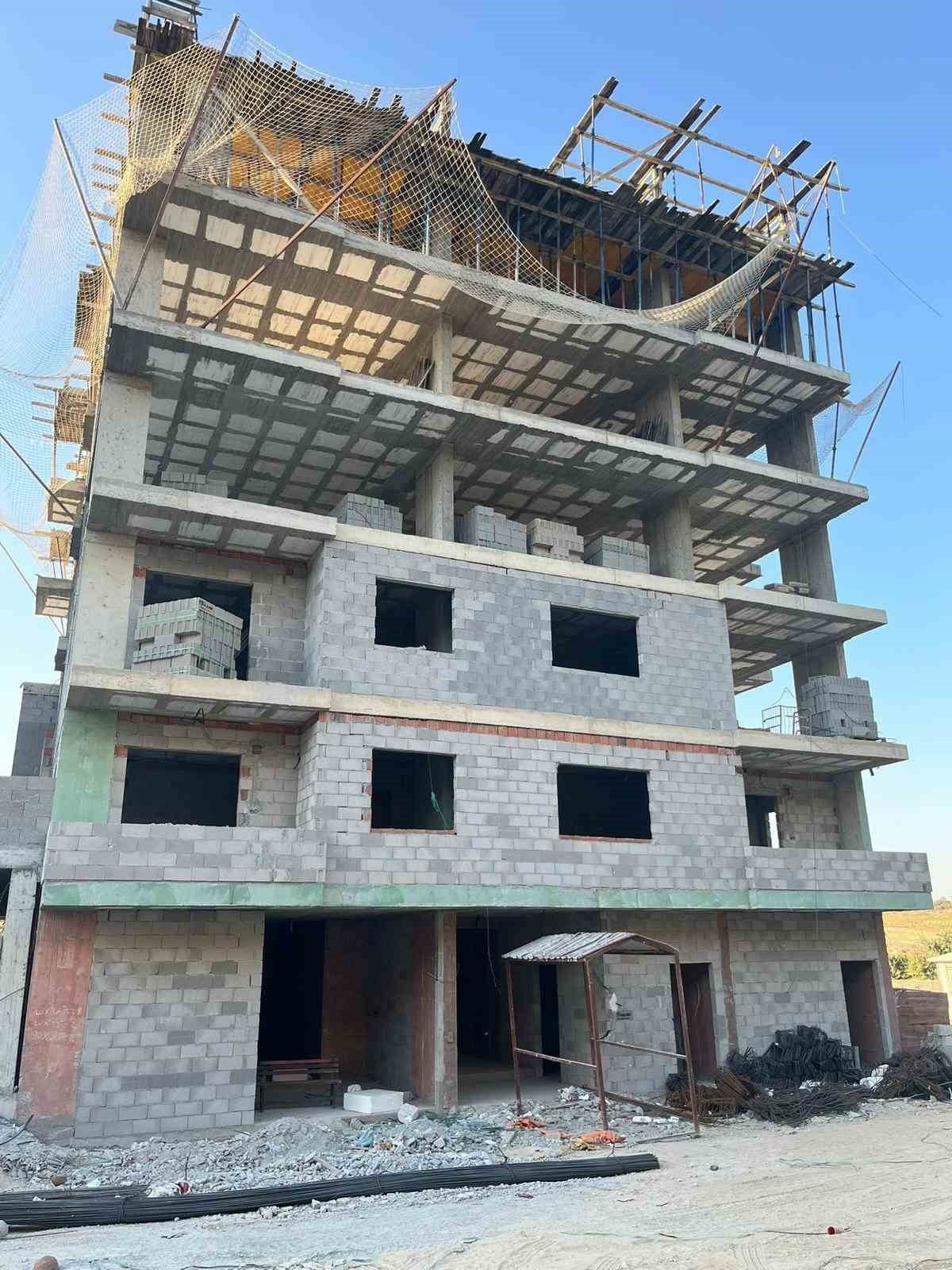 MERSİN'İN TARSUS İLÇESİNDE 2 AYRI İNŞAATTA YAŞANAN KAZALARDA 1 KİŞİ HAYATINI KAYBETTİ, 2 KİŞİ DE...