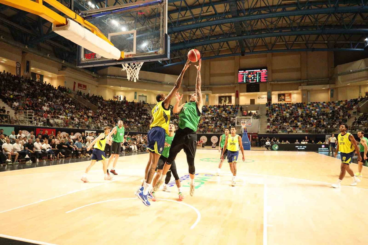 HAZIRLIK MAÇINDA KÖRFEZ BASKET, FENERBAHÇE'Yİ 82-70 MAĞLUP ETTİ.