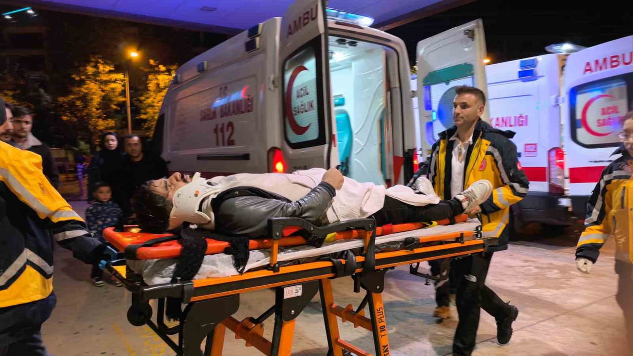 BURSA’NIN İNEGÖL İLÇESİNDE OTOMOBİL İLE MOTOSİKLETİN ÇARPIŞMASI SONUCU MEYDANA GELEN KAZADA...