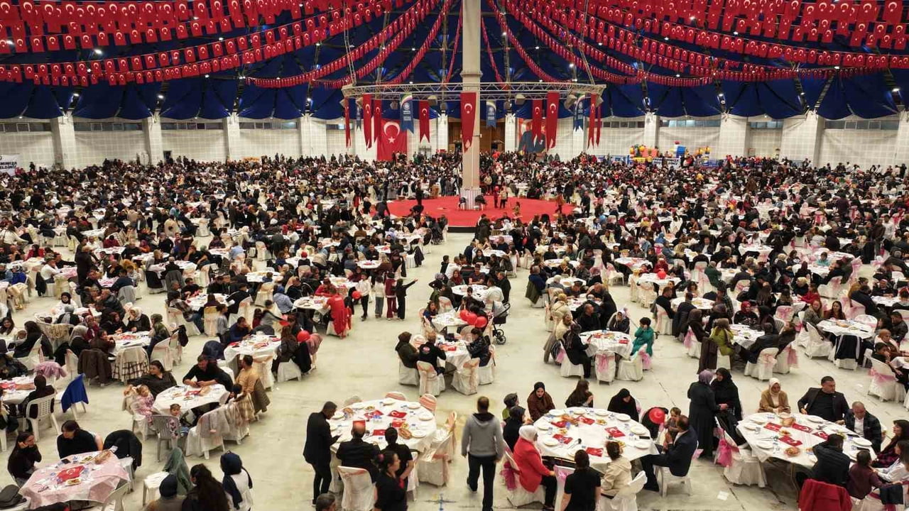 ISPARTA BELEDİYE BAŞKANI ŞÜKRÜ BAŞDEĞİRMEN, CUMHURİYET'İN 103'ÜNCÜ YILDÖNÜMÜ DOLAYISIYLA...