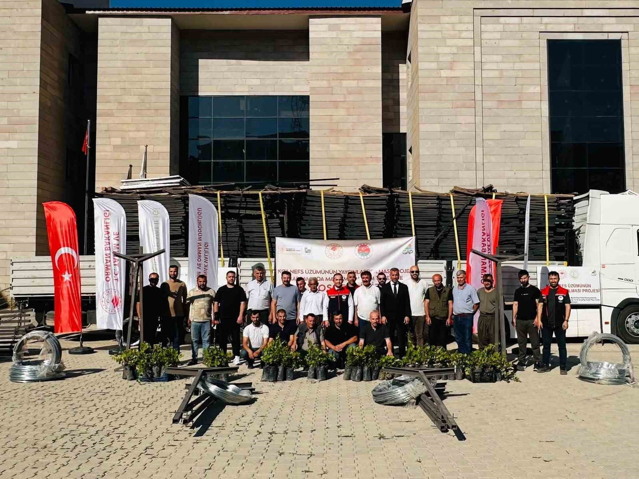 ŞIRNAK İL TARIM VE ORMAN MÜDÜRLÜĞÜ TARAFINDAN YÜRÜTÜLEN KITILNEFS ÜZÜMÜNÜN YAYGINLAŞTIRILMASI...