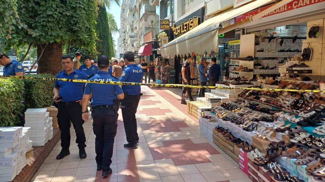 AYDIN'IN EFELER İLÇESİNDE 27 YAŞINDAKİ ESNAF RAMAZAN KURT'UN İŞ YERİNDE UĞRADIĞI SİLAHLI SALDIRI...