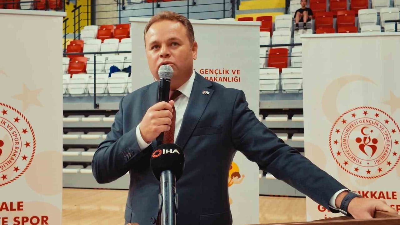GENÇLİK VE SPOR İL MÜDÜRÜ HAMZA GÜNEŞ TÖRENDE KONUŞMA YAPTI.