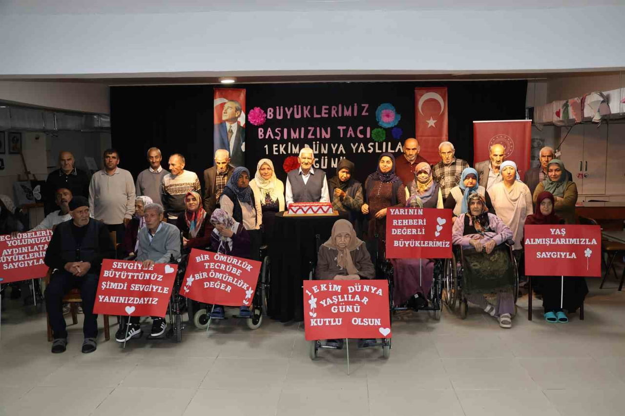 AİLE VE SOSYAL HİZMETLER BAKANLIĞI ÖNCÜLÜĞÜNDE, 1 EKİM DÜNYA YAŞLILAR GÜNÜ KAPSAMINDA 81 İLDE EŞ...