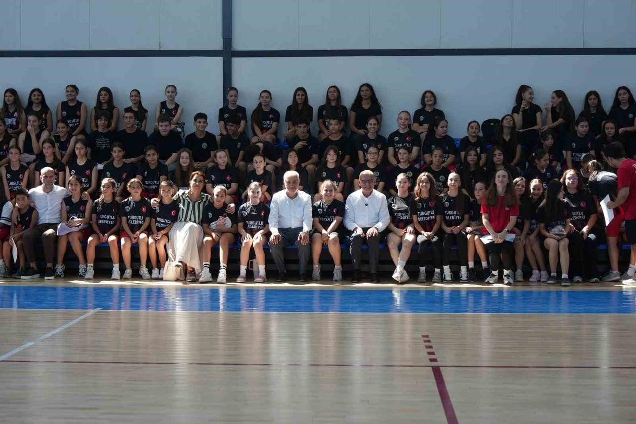 TURGUTLU BELEDİYESİ BÜNYESİNDE DÜZENLENEN YAZ SPOR VE KÜLTÜR SANAT KURSLARI TAMAMLANDI. 3 FARKLI...