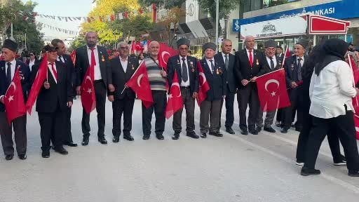 Burdur'da 19 Eylül Gaziler Günü dolayısıyla Kahramanlarla Kardeşlik Yürüyüşü düzenlendi