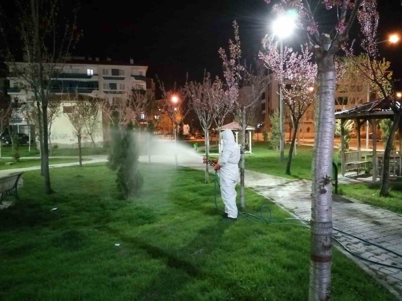 ÇORUM BELEDİYESİ EKİPLERİ TARAFINDAN VEKTÖRLE MÜCADELE ÇALIŞMASINDA HEM TEMİZLİK HEM DE İLAÇLAMA...