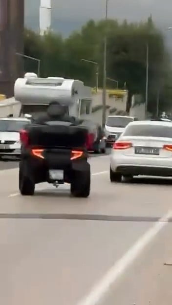 BURSA'DA KİMLİĞİ BELİRSİZ BİR ŞAHIS, ATV İLE DRİFT VE MAKAS ATTI. KORKU DOLU ANLAR SANİYE SANİYE...
