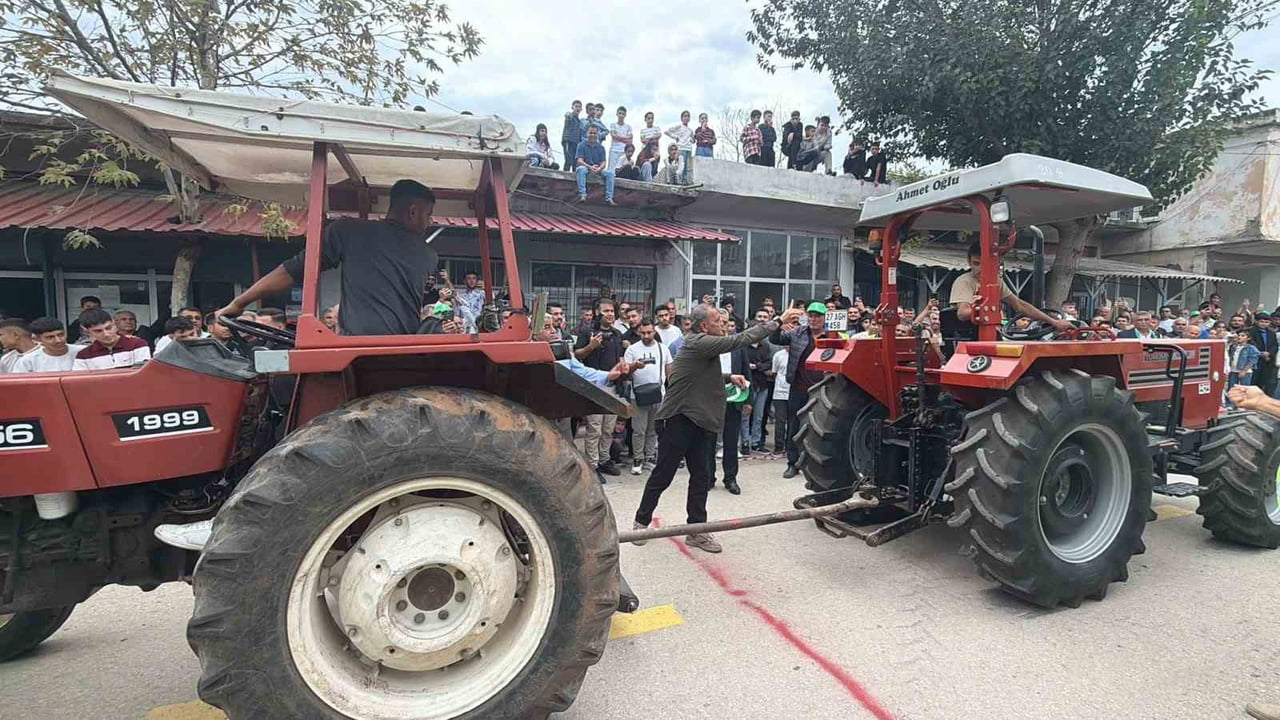 FESTİVALE TRAKTÖR ÇEKME YARIŞMASI DAMGA VURDU