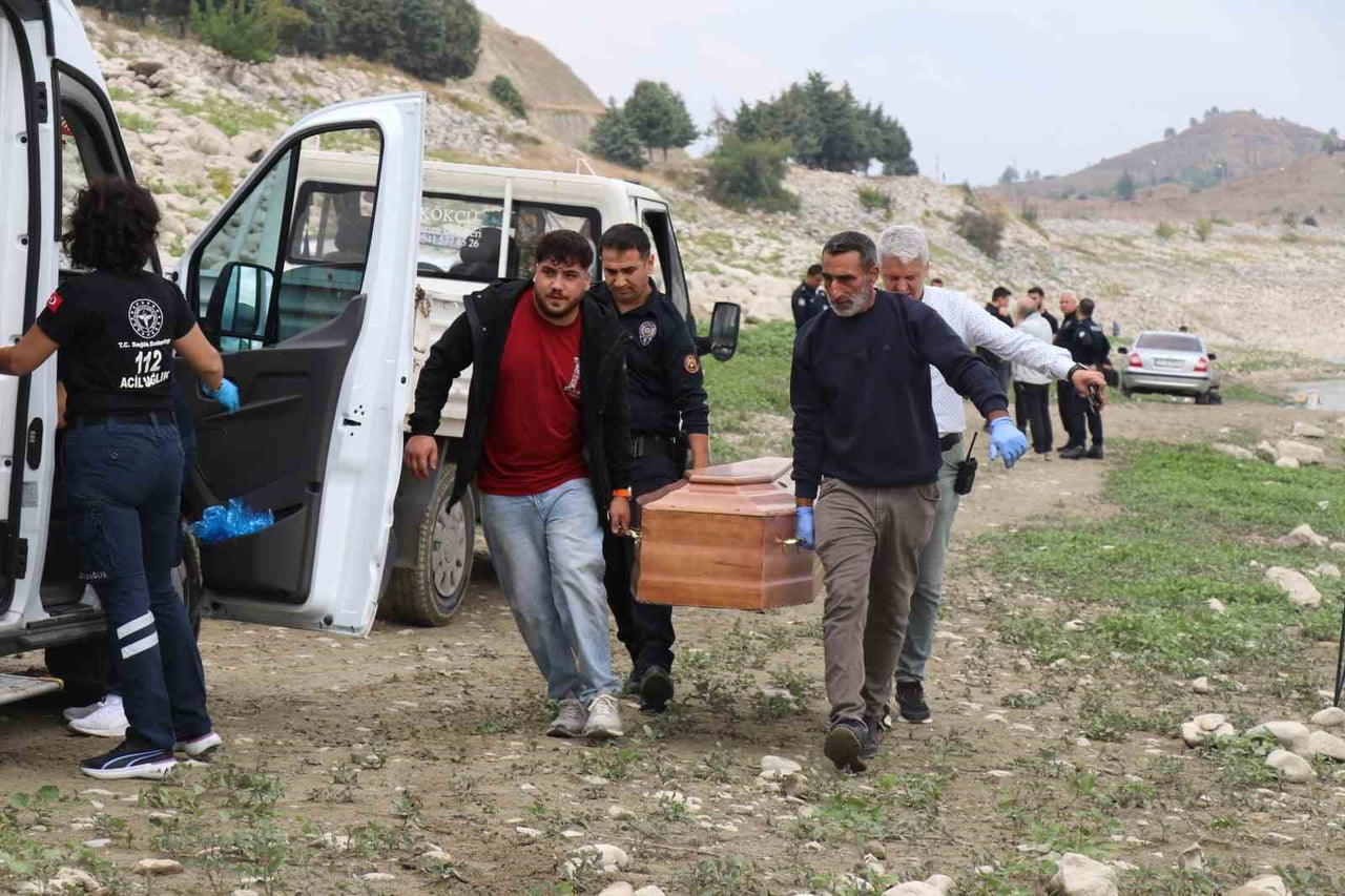 DENİZLİ’NİN PAMUKKALE İLÇESİNDE BULUNAN VALİ RECEP YAZICIOĞLU BARAJ GÖLETİ'NDE BİR ERKEĞE AİT...