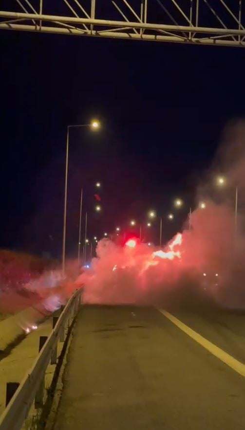 İSTANBUL KUZEY MARMARA OTOYOLU SİLİVRİ SAPAĞINDA SEYİR HALİNDEKİ ARAÇ ALEV ALEV YANDI. YANGIN...