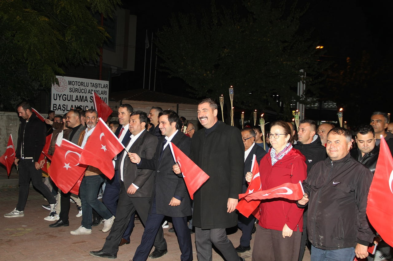 MANİSA’NIN KULA İLÇESİNDE, 29 EKİM CUMHURİYET BAYRAMI KUTLAMALARI KAPSAMINDA DÜZENLENEN FENER...