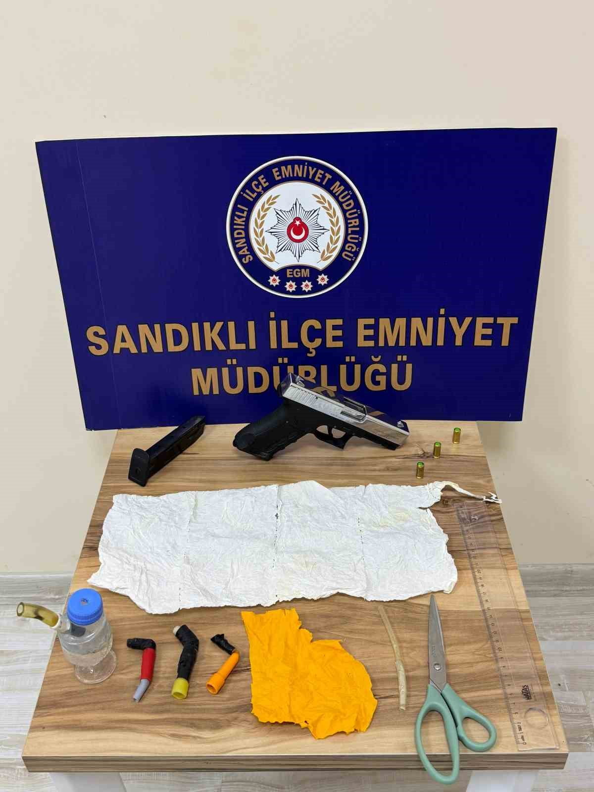 AFYONKARAHİSAR'IN SANDIKLI İLÇESİNDE POLİS TARAFINDAN GERÇEKLEŞTİRİLEN UYUŞTURUCU OPERASYONUNDA...