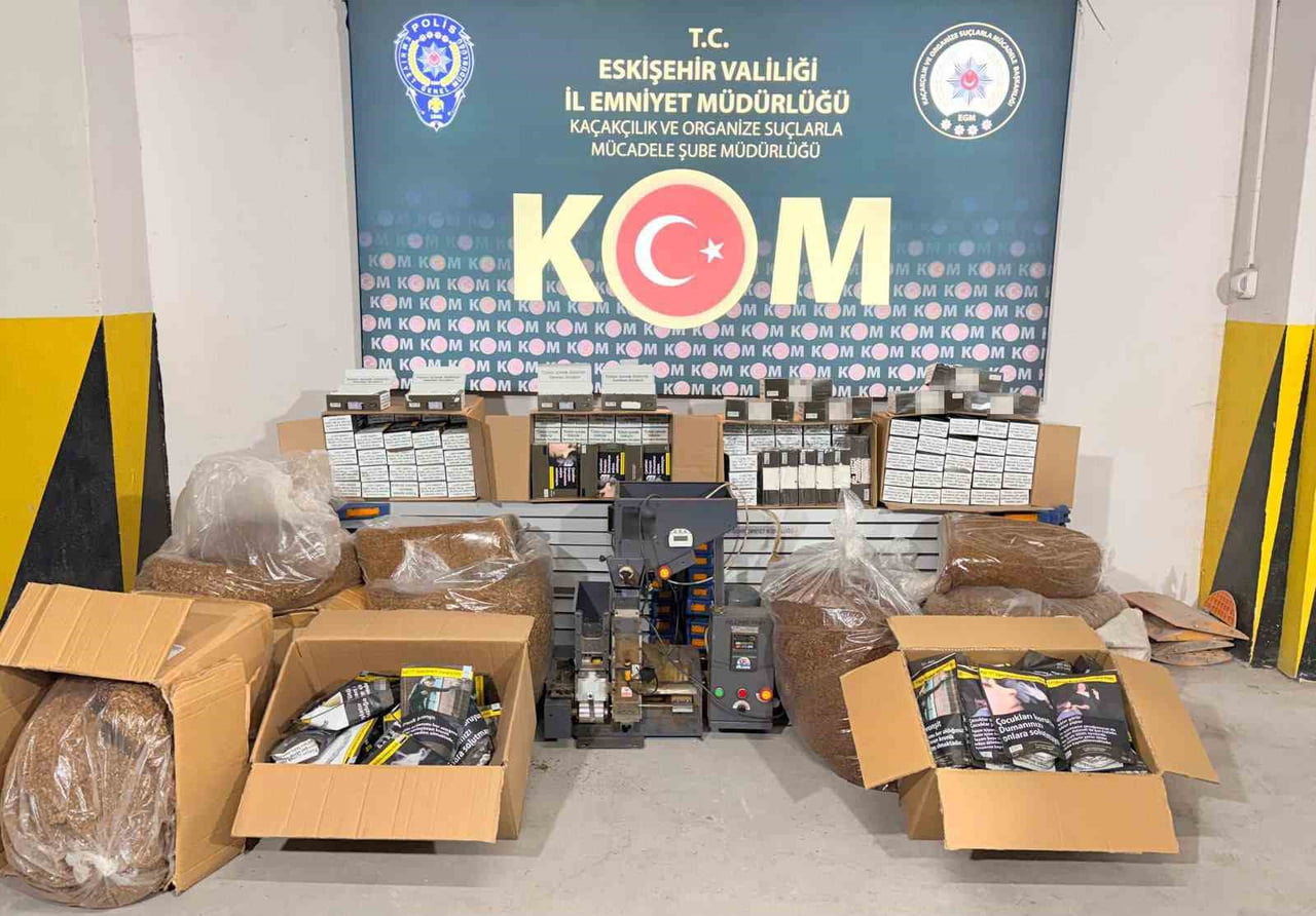 ESKİŞEHİR'DE POLİS EKİPLERİNCE YAPILAN ÇALIŞMALAR SONUCUNDA BİN LİTRE ETİL ALKOL, 36 BİN 200 DAL...