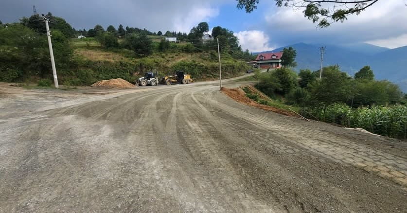 DÜZCE’NİN GÖLYAKA İLÇESİNDE BULUNAN KARDÜZ YAYLA YOLUNDA ULAŞIM KONFORUNU ARTIRMAK AMACIYLA ASFALT...