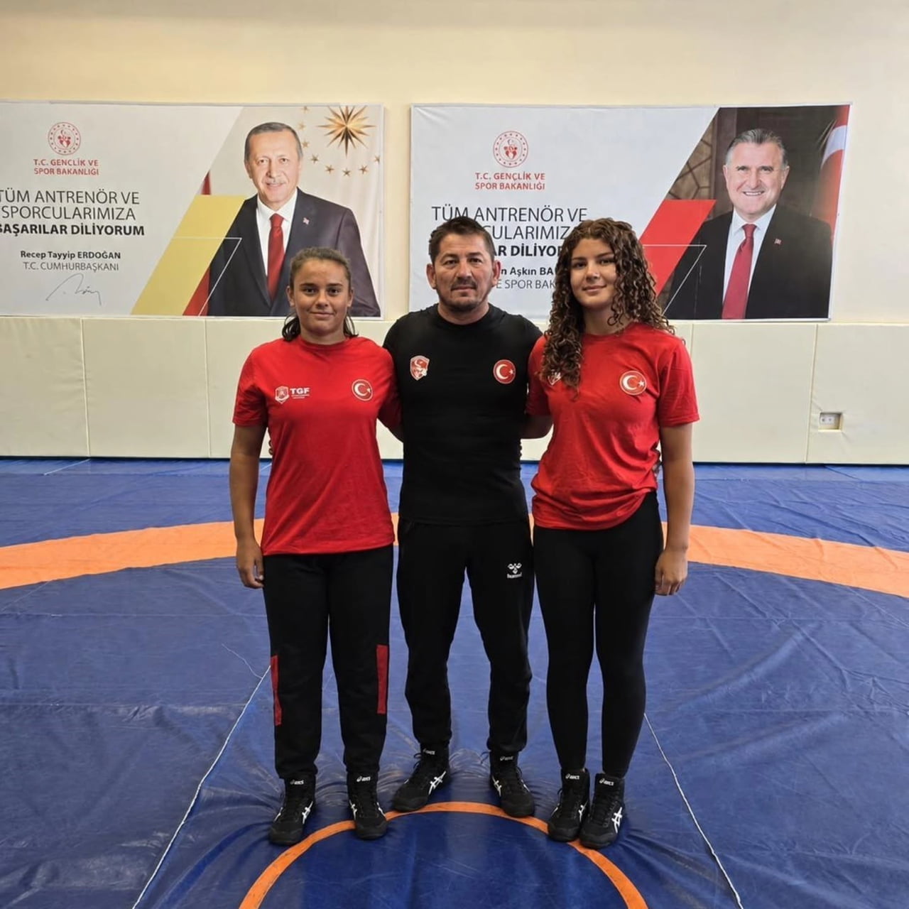 BOLULU GENÇ GÜREŞÇİLER NİDANUR BOSTANCI İLE DENİZ ÇOTAK, HIRVATİSTAN'DA DÜZENLENECEK BALKAN GÜREŞ...