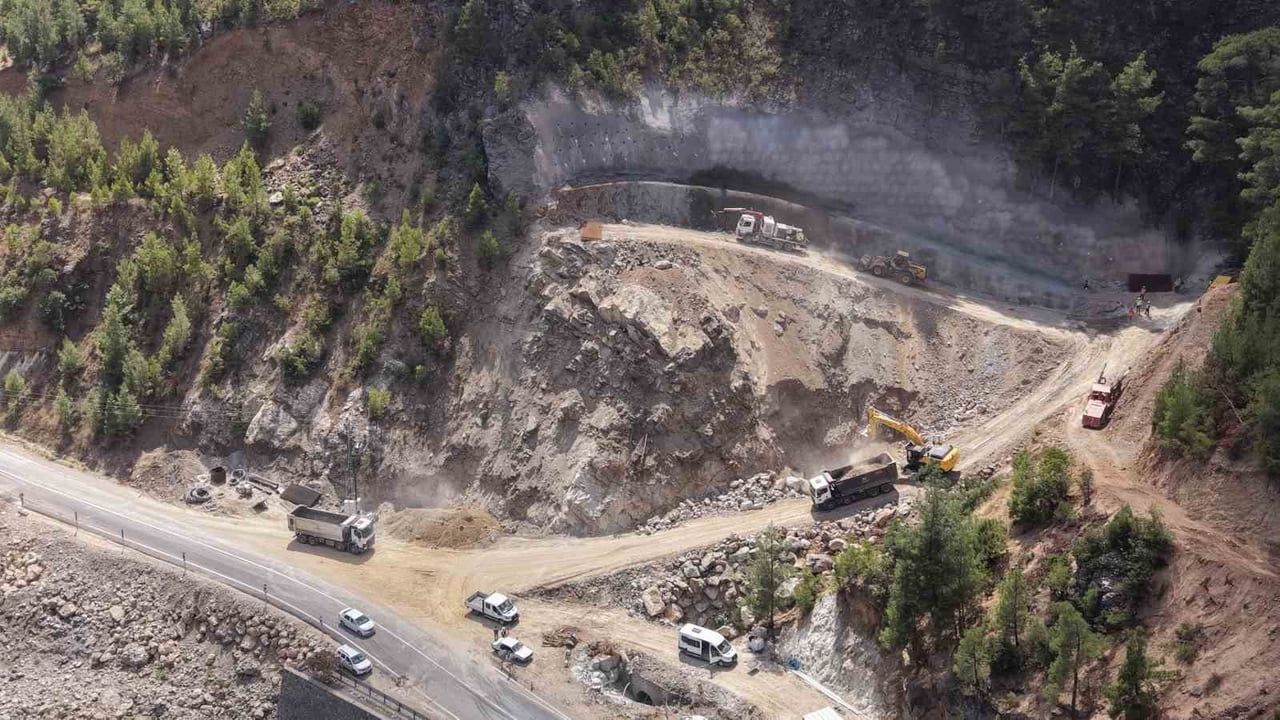 ADANA'NIN ‘KOZAN, FEKE, SAİMBEYLİ VE TUFANBEYLİ' ARASINDA YAPILACAK HEYELAN ISLAHI VE TÜNEL...