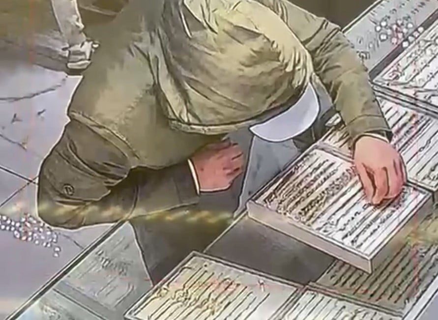 ÇAYIROVA İLÇESİNDE KUYUMCUYA SAHTE ÇEYREK ALTINLA GELEN ŞÜPHELİ, TEZGAHTARI OYALADIĞI SIRADA...