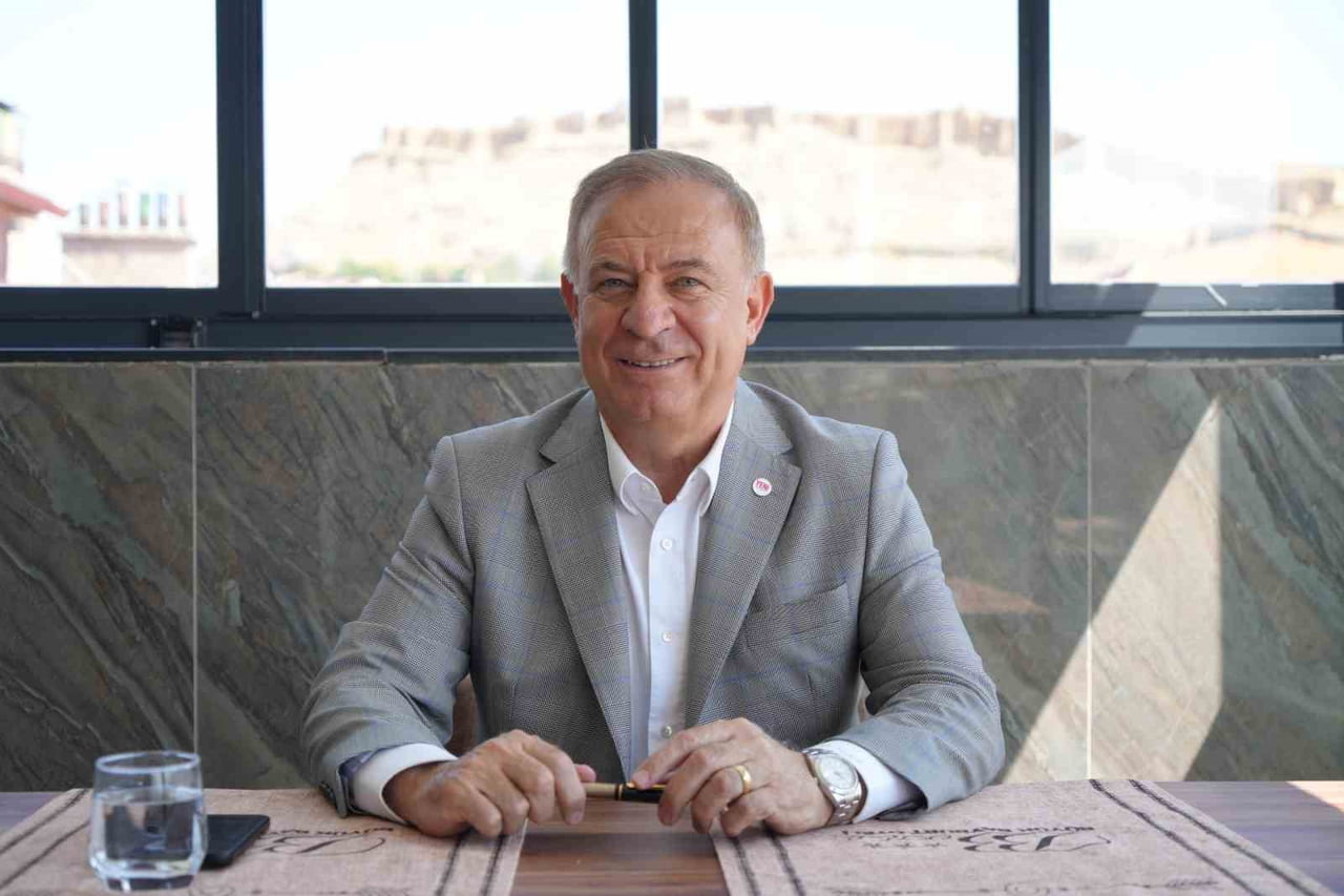 MİLLETVEKİLİ GÖKAN ZEYBEK BAYBURT'TA PARTİ ÇALIŞMALARINI ANLATTI