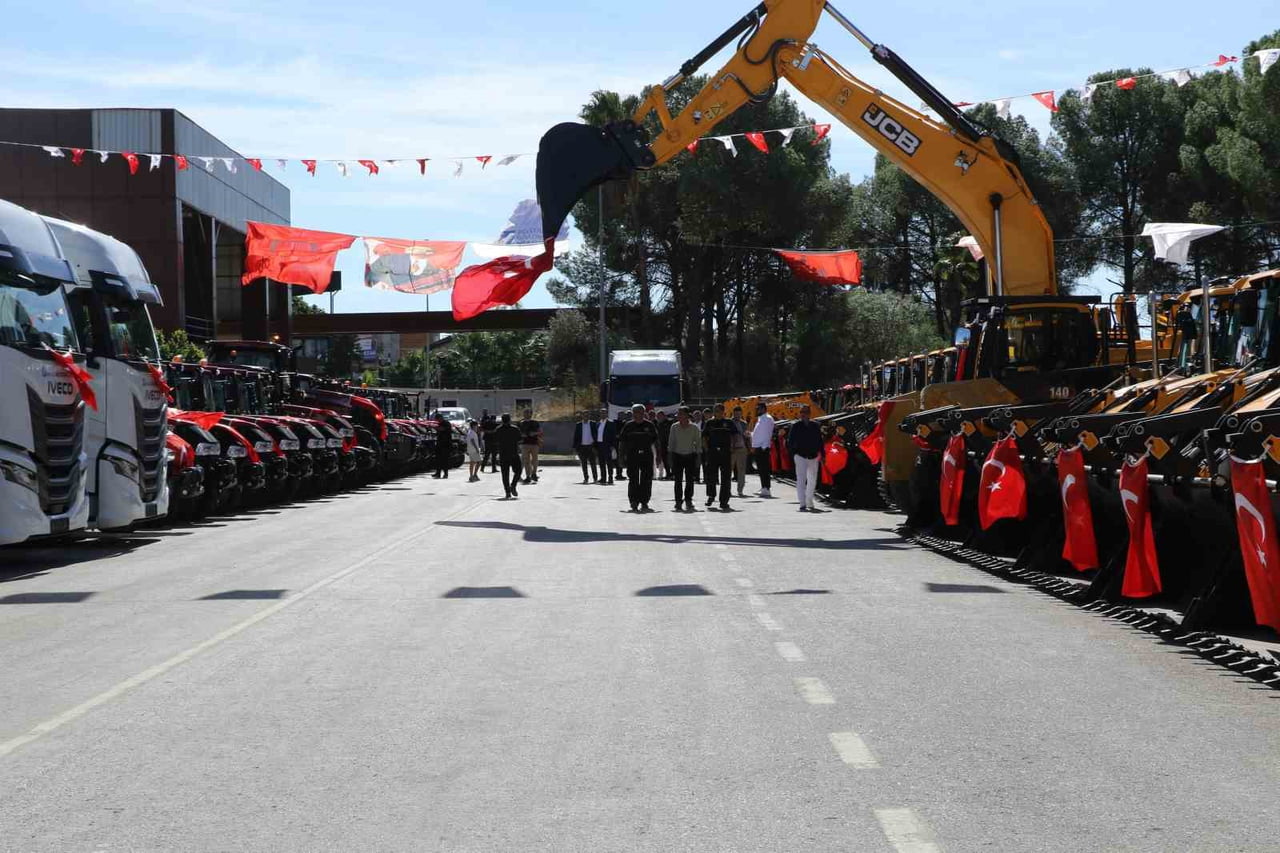 ANTALYA BÜYÜKŞEHİR BELEDİYESİ'NCE ULAŞIM HİZMETLERİNDE KULLANILMAK ÜZERE FİLOSUNA KATILAN 89...