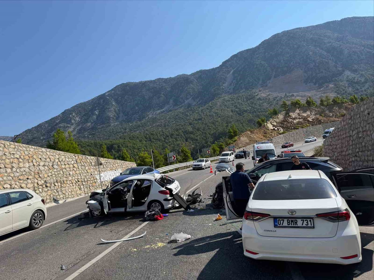 ANTALYA-KONYA KARAYOLU BEYDİĞİN MAHALLESİ’NDE ŞERİT İHLALİ YAPAN AFGANİSTANLI SÜRÜCÜNÜN KULLANDIĞI...