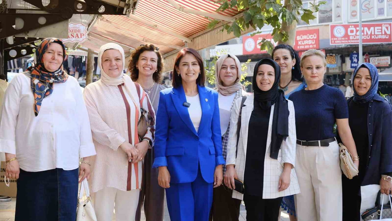 AK PARTİ DENİZLİ İL KADIN KOLLARI BAŞKANI HİLAL TÜTÜNCÜ VE BERABERİNDEKİ HEYET, BAYRAMYERİ’NDE...
