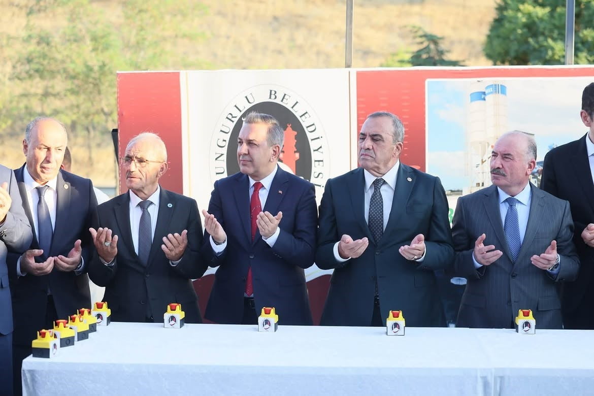 SUNGURLU BELEDİYESİ TARAFINDAN ŞEHİTLİK ANITI VE TAZİYE EVİ'NİN TEMELİ ATILIRKEN, GALERİCİLER...