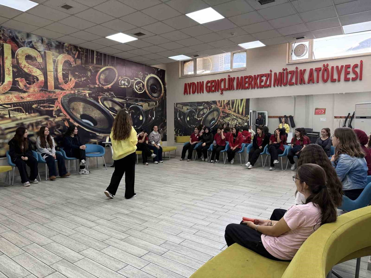 SPORTİF, SANATSAL VE KÜLTÜREL FAALİYETLER GİBİ GENİŞ YELPAZESİ İLE AYDINLI GENÇLERİN YENİ CAZİBE...