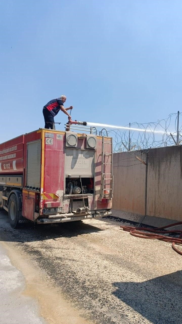 HATAY’IN YAYLADAĞI İLÇESİNDE SURİYE TARAFINDAN GELEN ORMAN YANGINI, ORMAN GENEL MÜDÜRLÜĞÜ (OGM) VE...